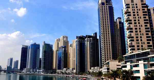 V5智能陪伴机器人：人与机器的完美融合