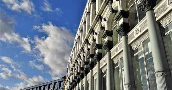 V5智能陪伴机器人：人与机器的完美融合