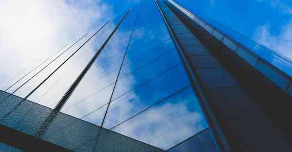 人工智能机器人和人谈恋爱