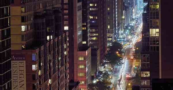 V5智能陪伴机器人：人与机器的完美融合