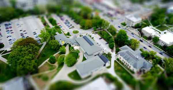 人工智能机器人和人谈恋爱